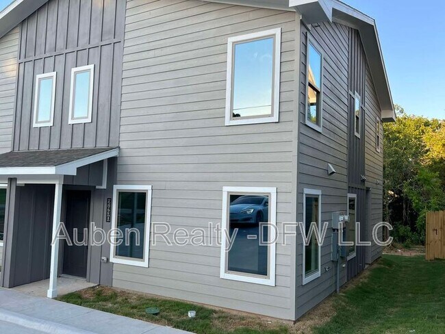 Building Photo - 2428 South Fannin Avenue