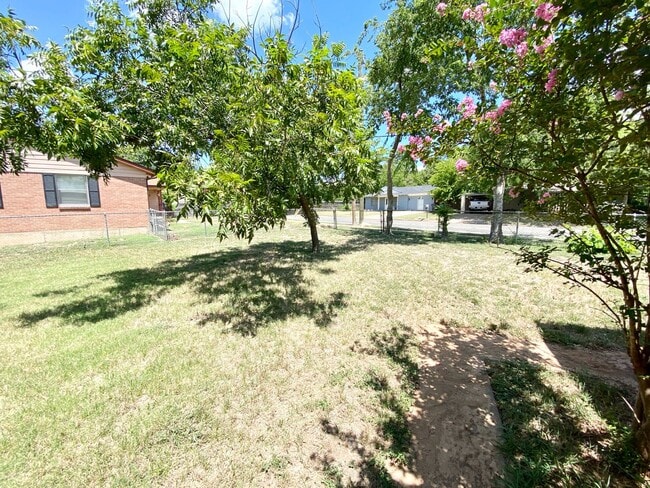 Building Photo - 1830 La Porte Dr