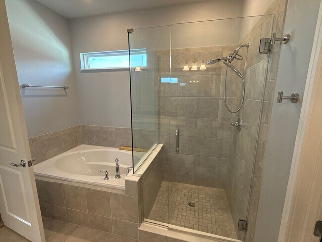 Building Photo - 12970 Brookside Moss Dr