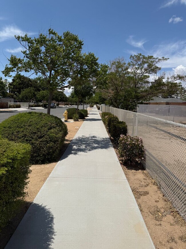 Building Photo - Charming 4-Bedroom Home for Rent in Hesperia, CA!