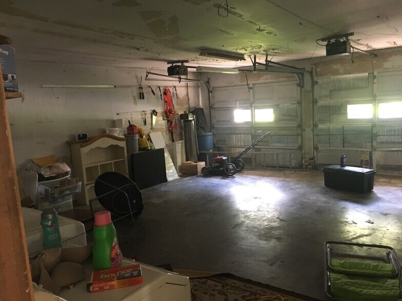 Garage - 5005 Ash Ct