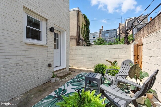 Building Photo - 1937 Dickinson St