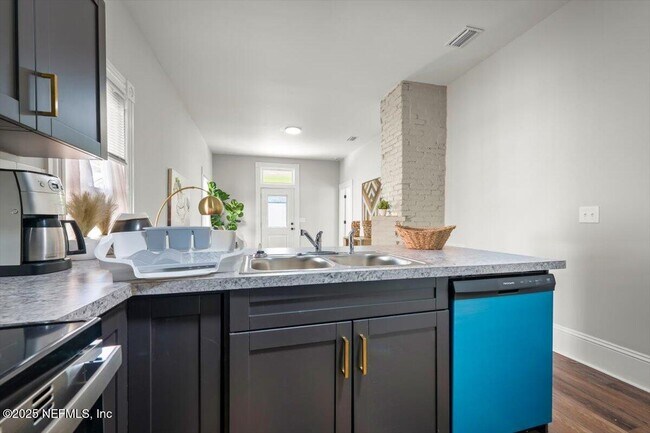 Building Photo - 1946 Redell St