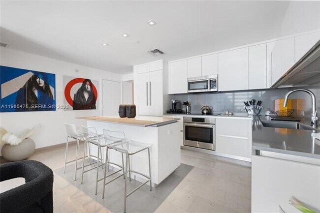 Building Photo - 88 SW 7th St