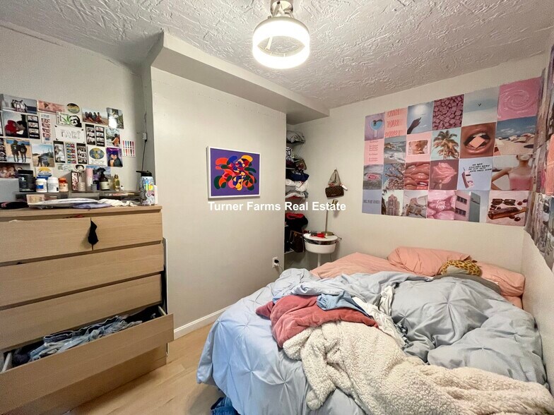 Building Photo - 89 Hudson St