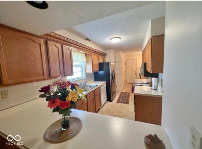 Building Photo - 1647 Justin Ave