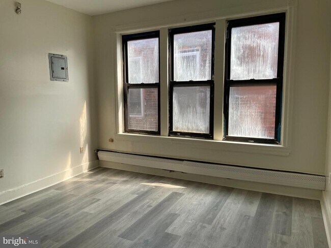 Building Photo - 270 S 52nd St