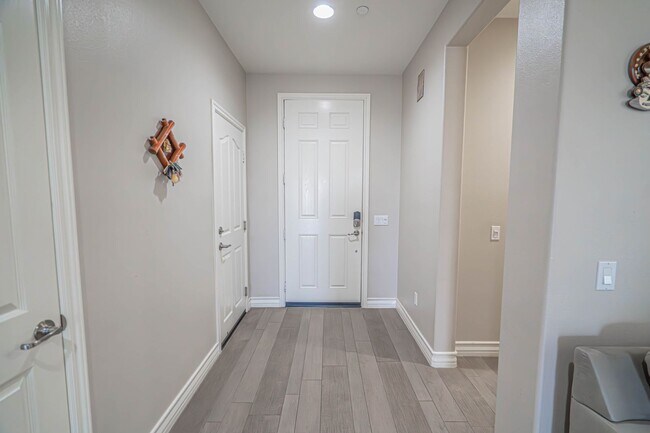 Building Photo - Beautiful 5-Bedroom Home with Outdoor Entertainer's Area in Valencia!