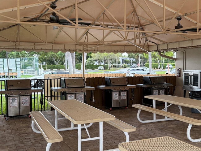 Building Photo - 15126 Ashland St