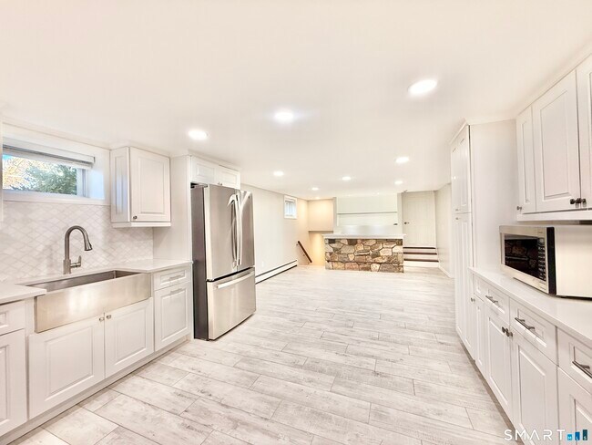 Building Photo - 36 Center Dr