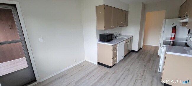 Building Photo - 154 Cold Spring Rd