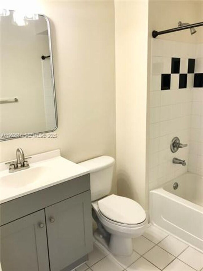 Building Photo - 300 Biscayne Blvd Way