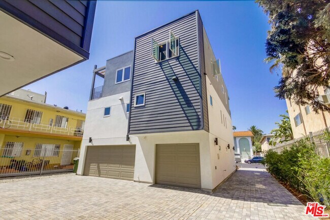 Building Photo - 6546 La Mirada Ave