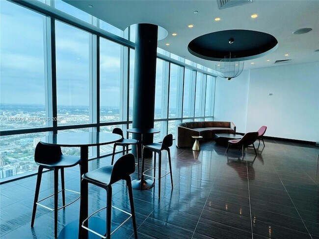 Building Photo - 851 NE 1st Ave