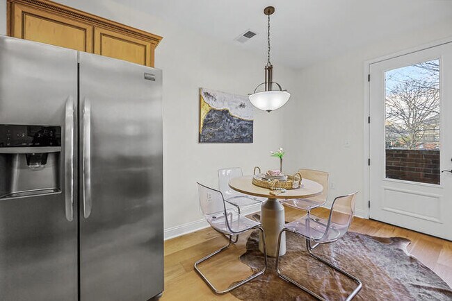 Building Photo - $500 off the first month’s rent! 2 Bed/4 Bath Condo with Detached Garage / Pet-Friendly / Availab...