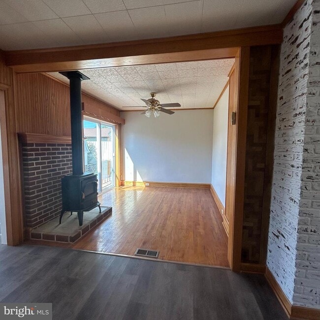 Building Photo - 379 Dehaven St