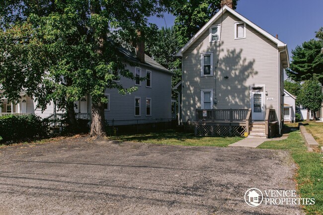 Building Photo - 2136 Indiana Ave
