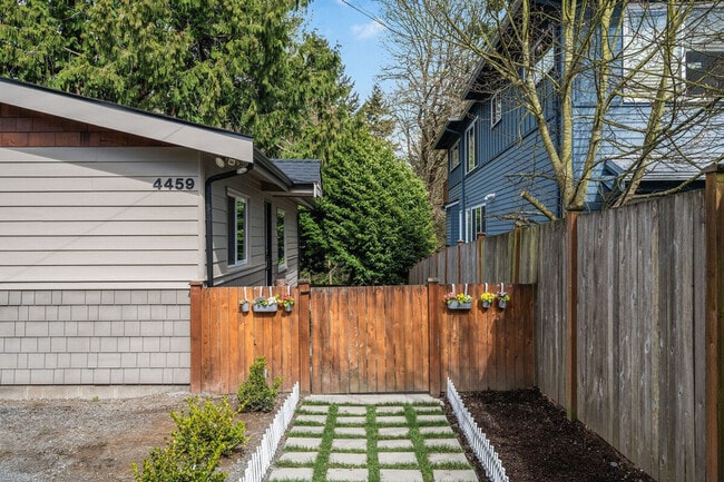 Building Photo - 4459 Brygger Dr W