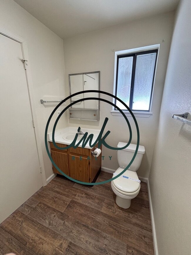 Building Photo - VI1377-1377 Village Way