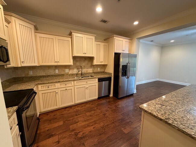 Building Photo - 501 Reserve Ln