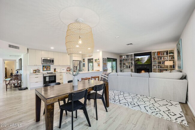 Building Photo - 8133 N 16th Dr