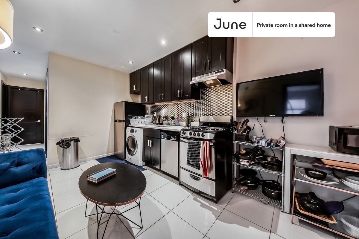 Building Photo - Private bedroom in 5 bed/2 bath Home