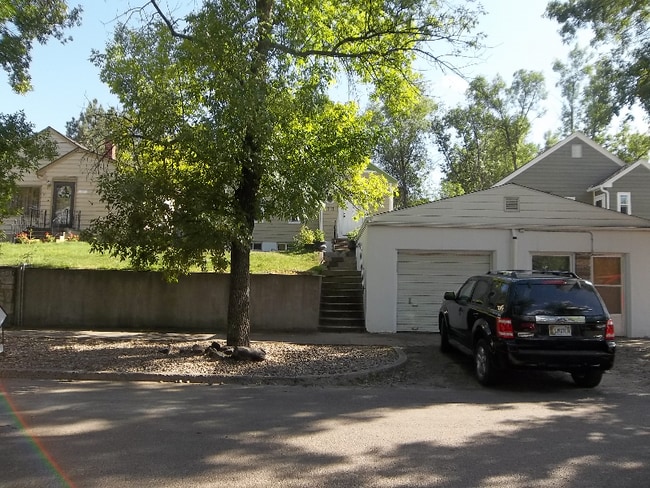 Building Photo - 212 7th St