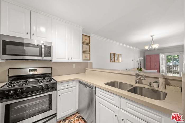 Building Photo - 1125 Pico Blvd