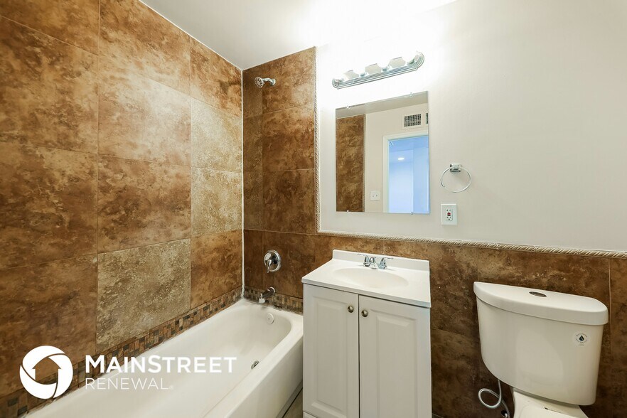 Building Photo - 4031 N 59th Dr