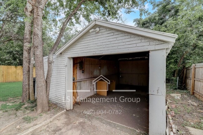 Building Photo - 132 Nelson Ave