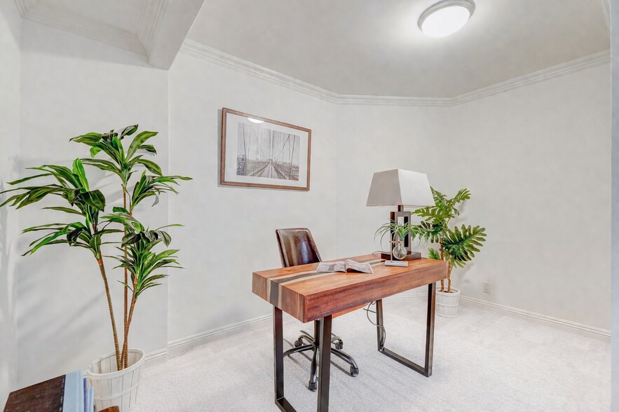 Building Photo - 516 San Vicente Blvd