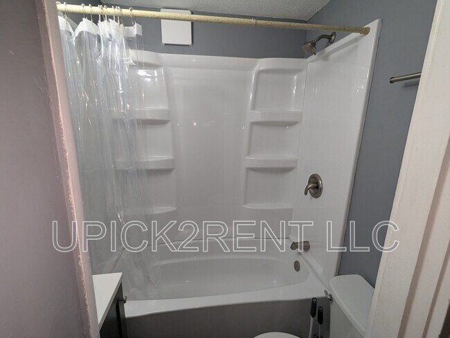 Building Photo - 338 N Columbus St