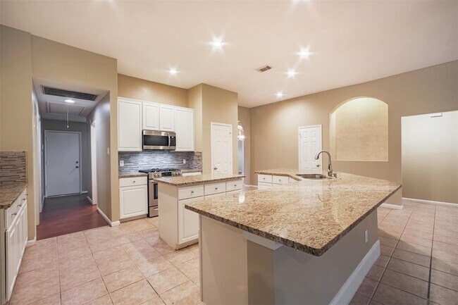 Building Photo - 7726 Trophy Pl Dr