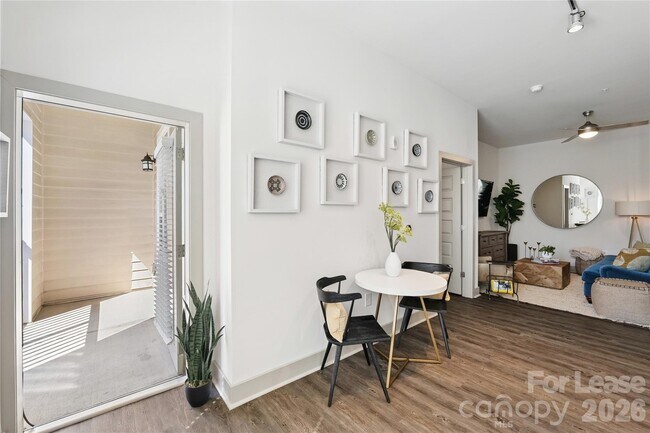 Building Photo - 905 Kenilworth Ave