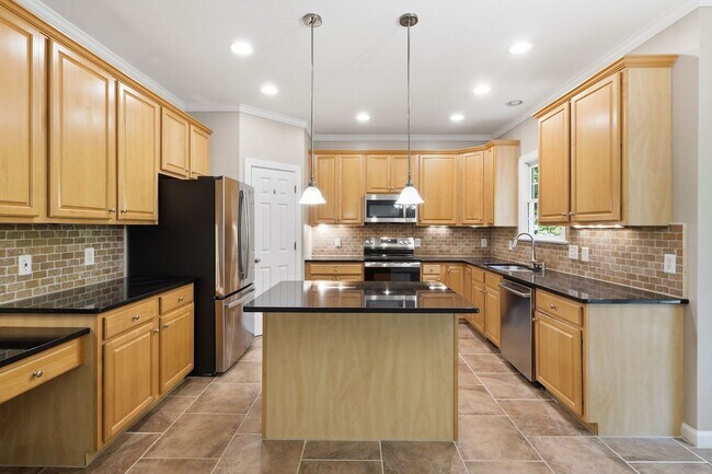 Building Photo - Gorgeous and Spacious 5 Bedroom Home, Cul-de-sac lot, Vaulted Ceilings, Large Backyard, Stunning ...