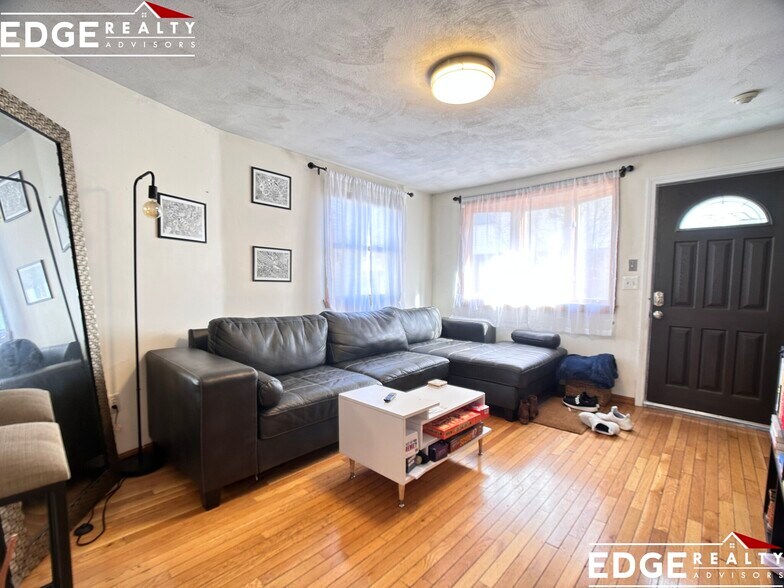 Primary Photo - 41 Ashford St