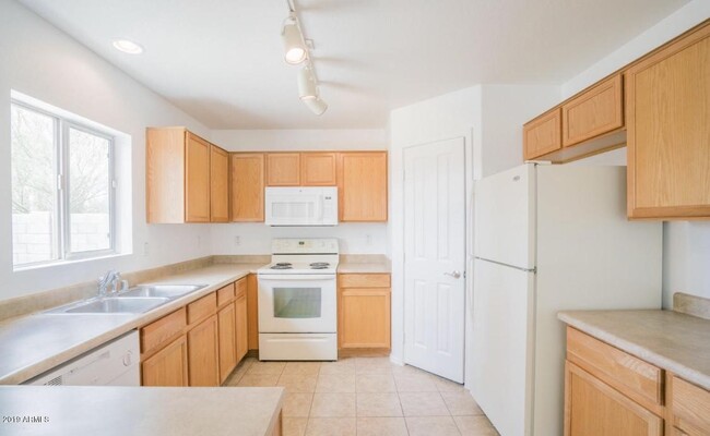 Building Photo - 17743 W Calavar Rd