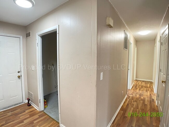 Building Photo - 3 Bedroom 1 Bathroom By Huff Park!!