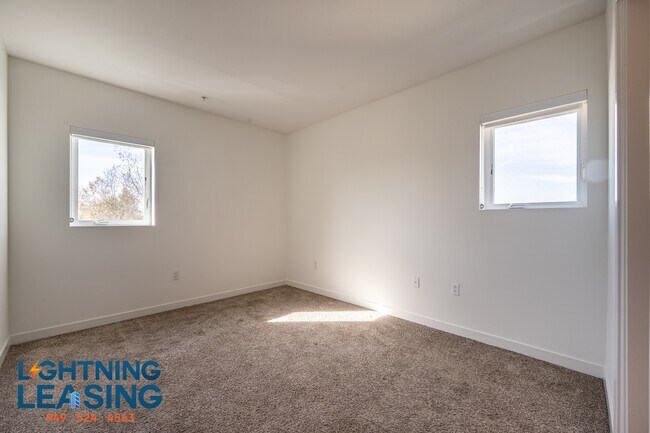 Building Photo - 11403 Chandler Blvd