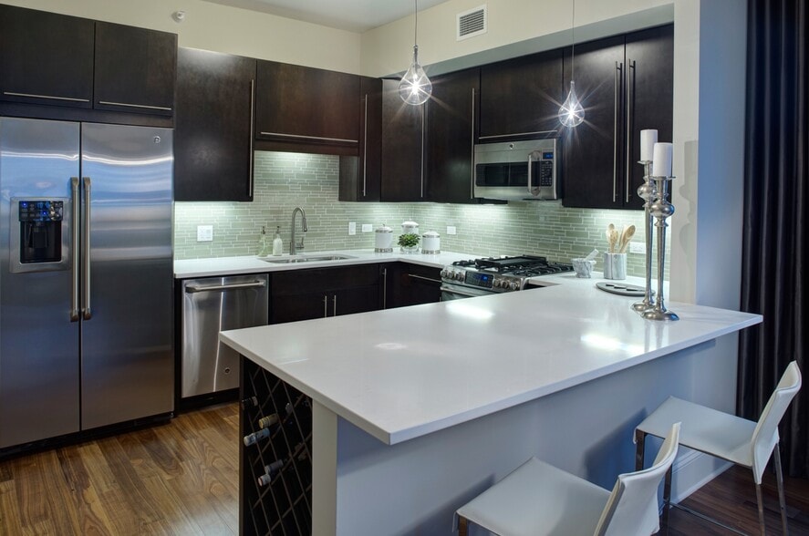 Building Photo - 705 S Clark St