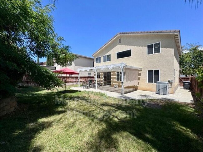 Building Photo - 30997 Oakhill Dr
