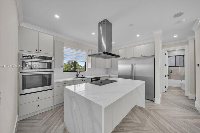 Building Photo - 3600 NE 9th Pl