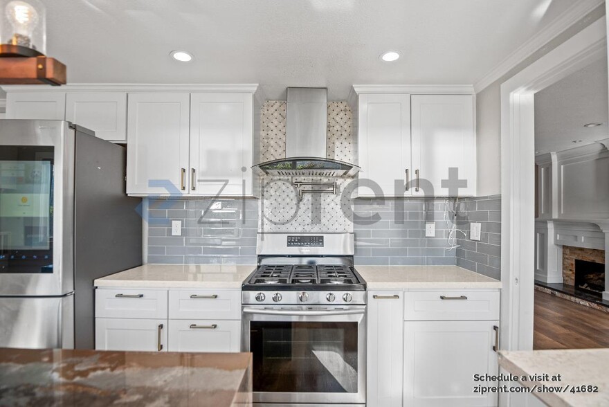Building Photo - 10061 El Dorado Dr