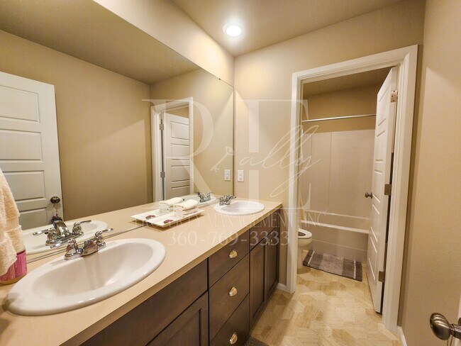 Building Photo - Extra Large Premium Built 4bd