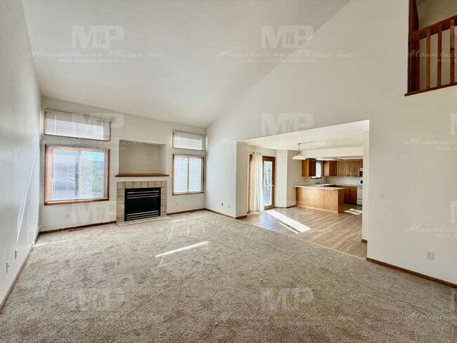 Building Photo - 4400 Vista Dr
