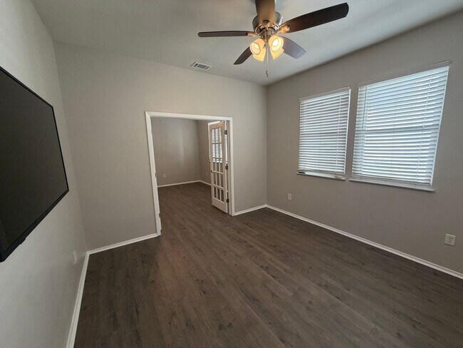 Building Photo - 3642 Fairmont Dr