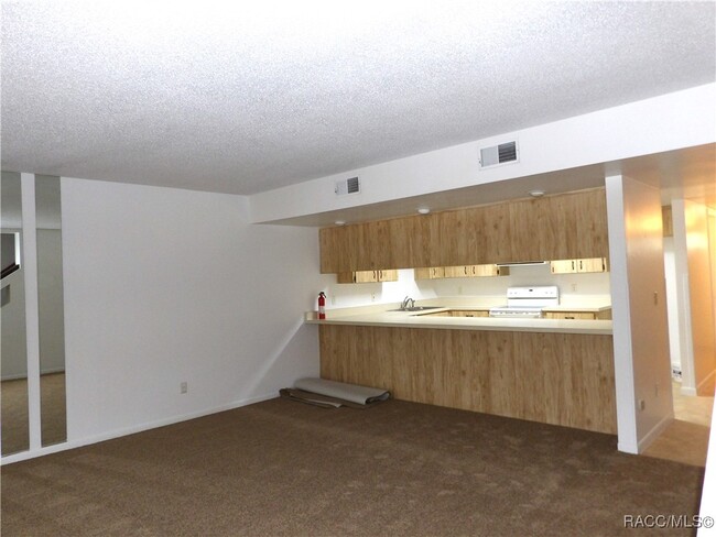 Building Photo - 9785 E Goldfinch Ln