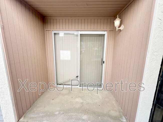 Building Photo - 420 N Villa Ct