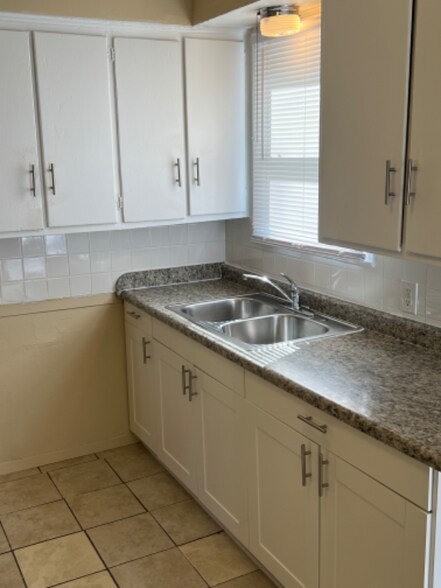 Primary Photo - 2348 E 37th St