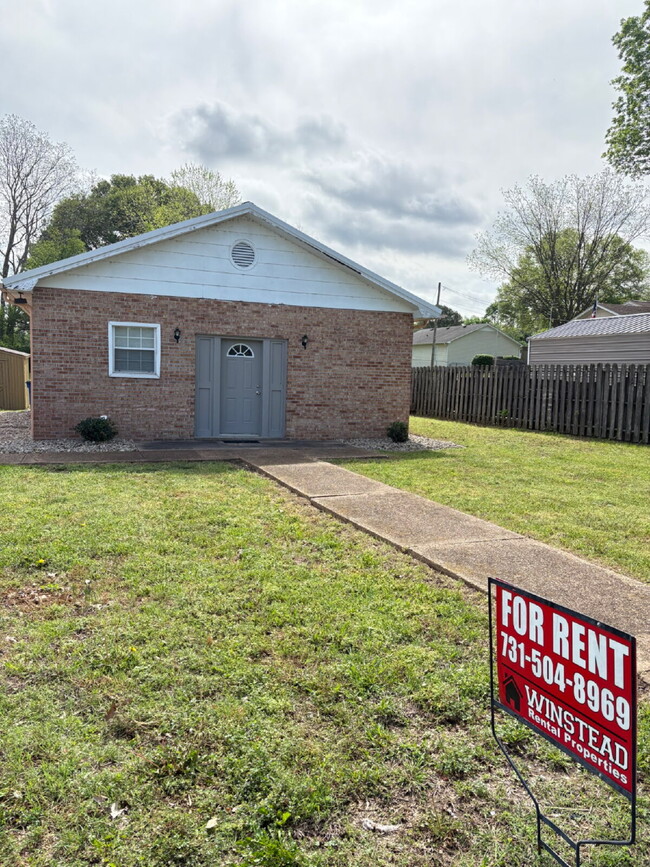 Building Photo - 509 N McCombs St